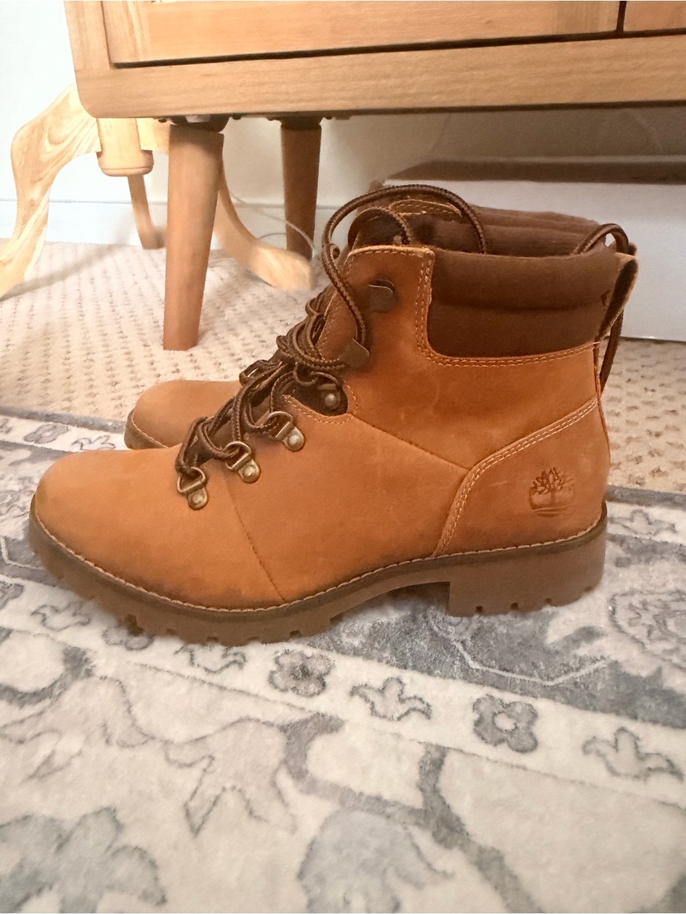 Timberland Women’s Waterproof Hiking Boots Wheat Brown Size 6.5